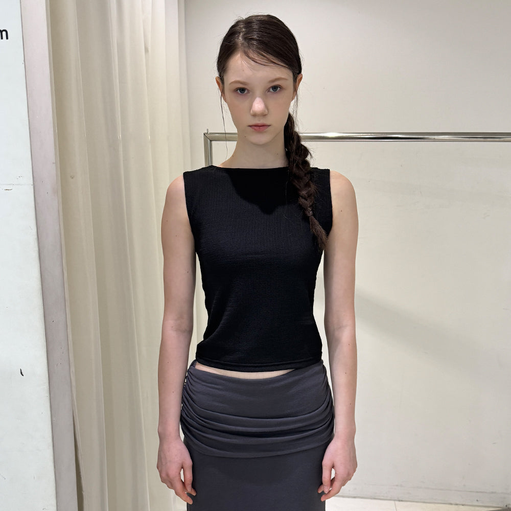 ROMANTINUER Boat Neck Slim Sleeveless Top (Black)