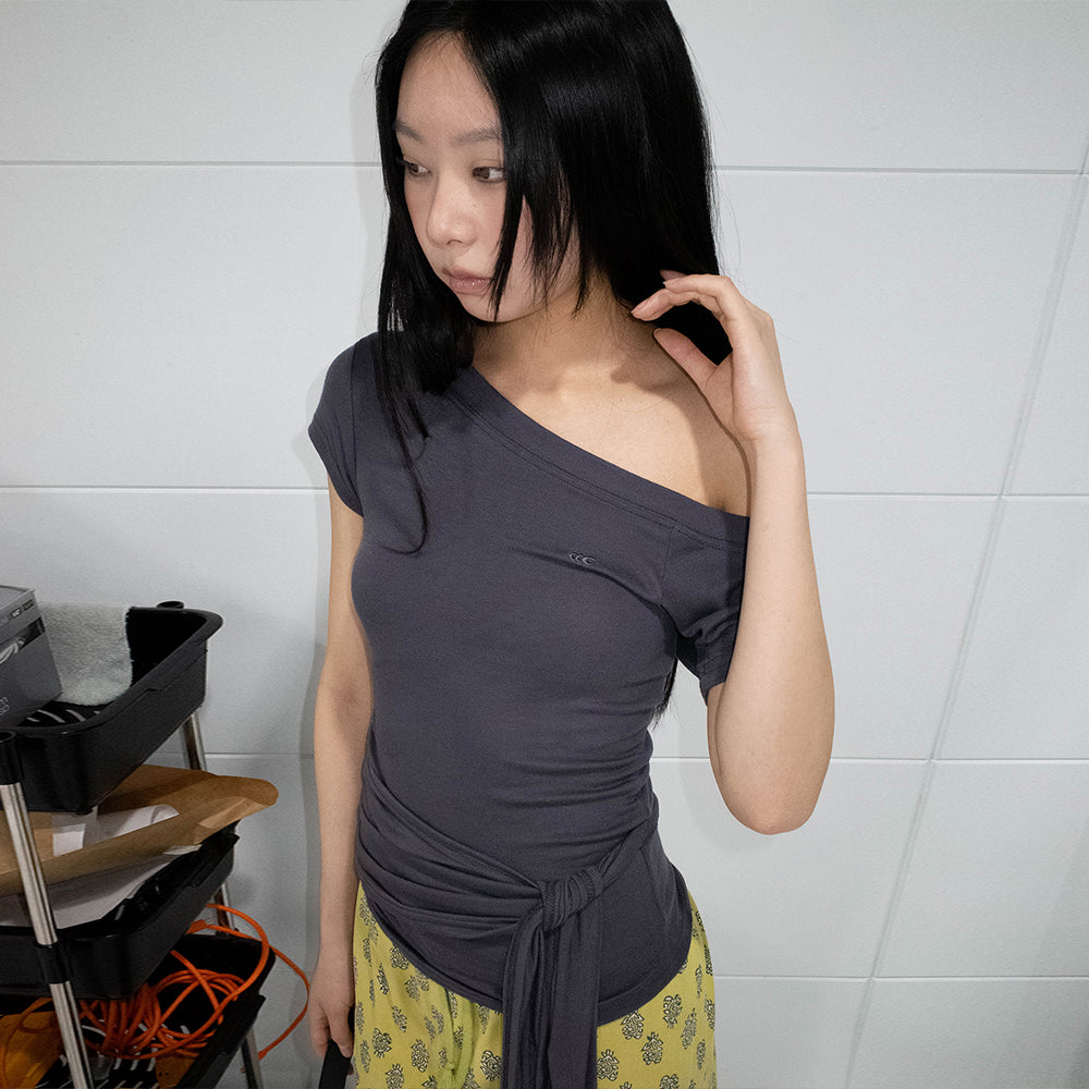 CHICKS Drape strap one shoulder short sleeve charcoal