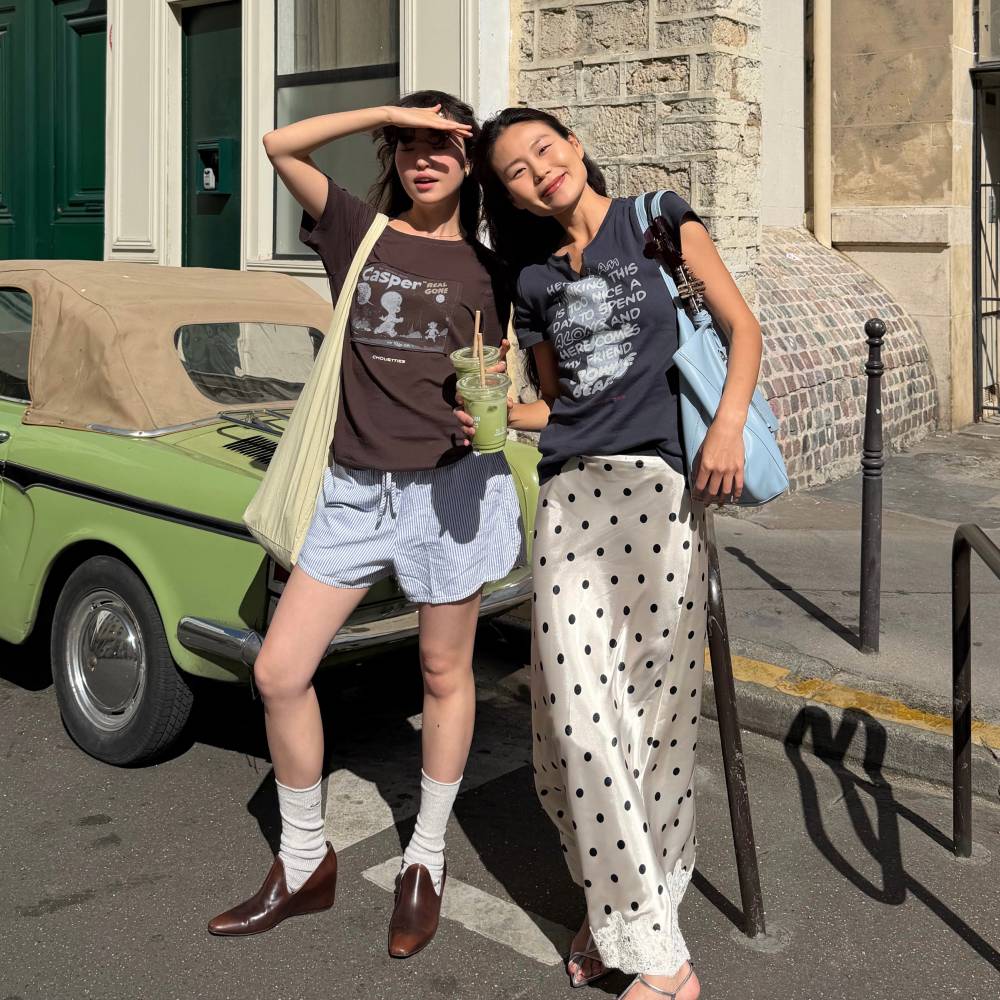 LUCKY CHOUETTE [CASPER X CHOUETTIES] Lettering Graphic Neck Slit Slim Fit T-Shirt (dark grey) LATAX26950GYD