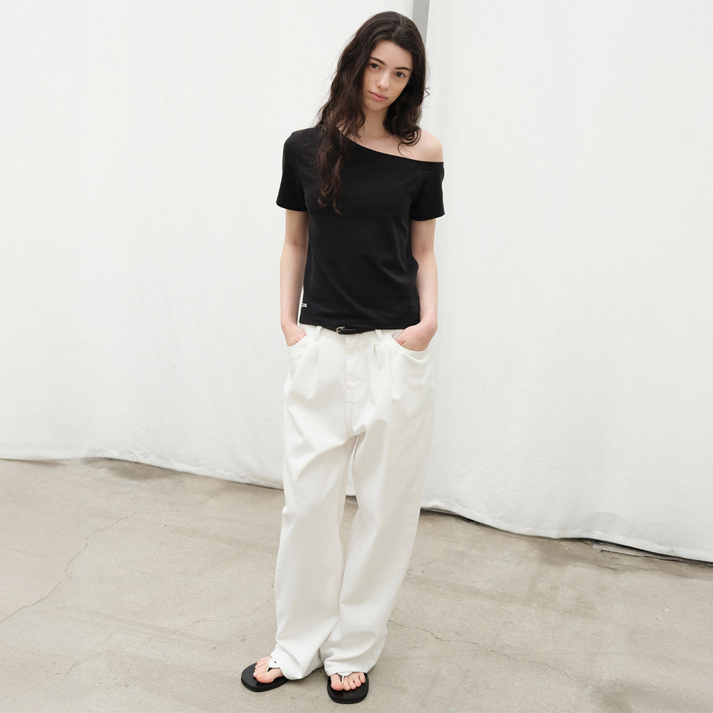 LEVAR Unbalanced Off-shoulder T-shirt - Black