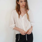 SEUREOUM [2nd]Hazel Pintuck Blouse_Ivory