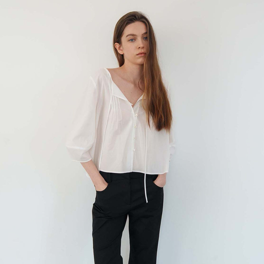 SEUREOUM [2nd]Hazel Pintuck Blouse_Ivory