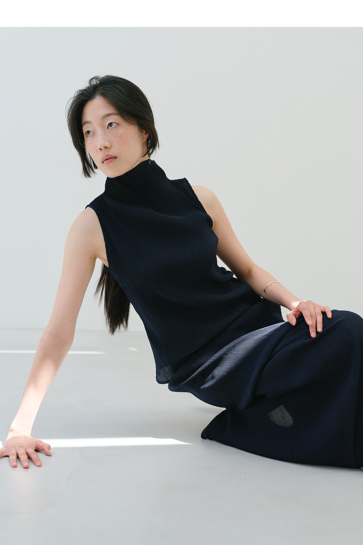 Moon Lee Summer Pleats Sleeveless Top_Navy