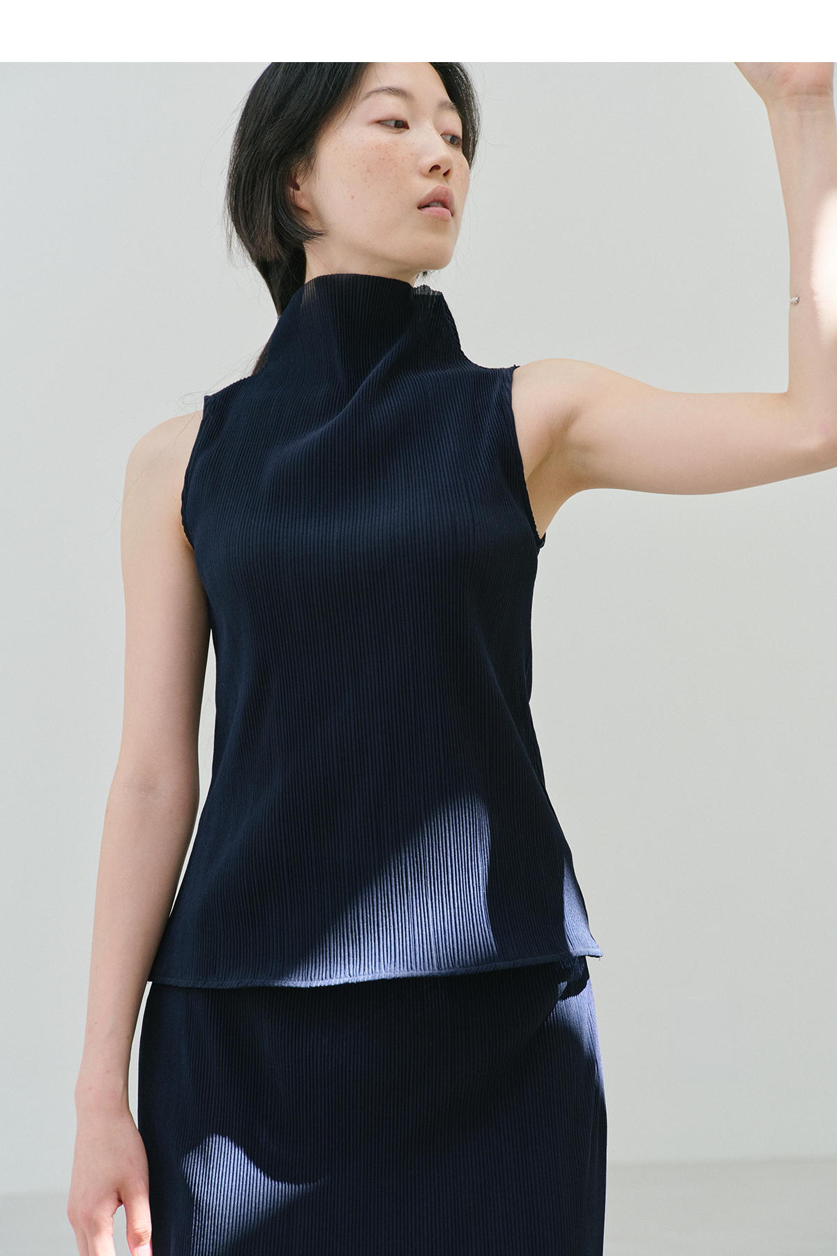 Moon Lee Summer Pleats Sleeveless Top_Navy