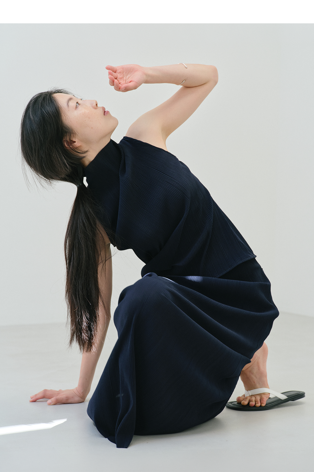 Moon Lee Summer Pleats Sleeveless Top_Navy