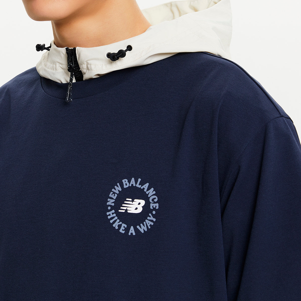 NEW BALANCE NBNEGCO303 / UNI FROZEN Camping Graphic Short Sleeve T-Shirt (NAVY)