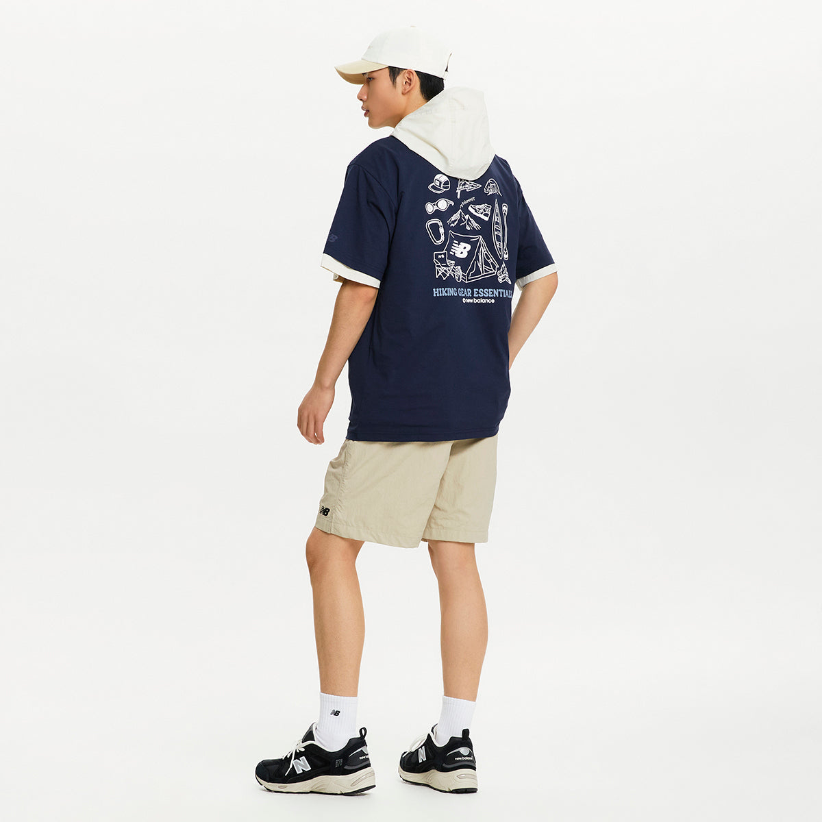 NEW BALANCE NBNEGCO303 / UNI FROZEN Camping Graphic Short Sleeve T-Shirt (NAVY)