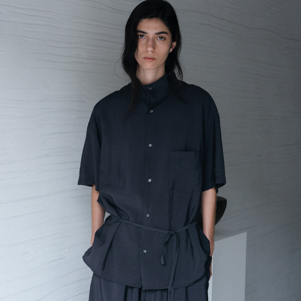 BLANKROOM.HER FOAM FLOW SHIRT_DEEP NAVY