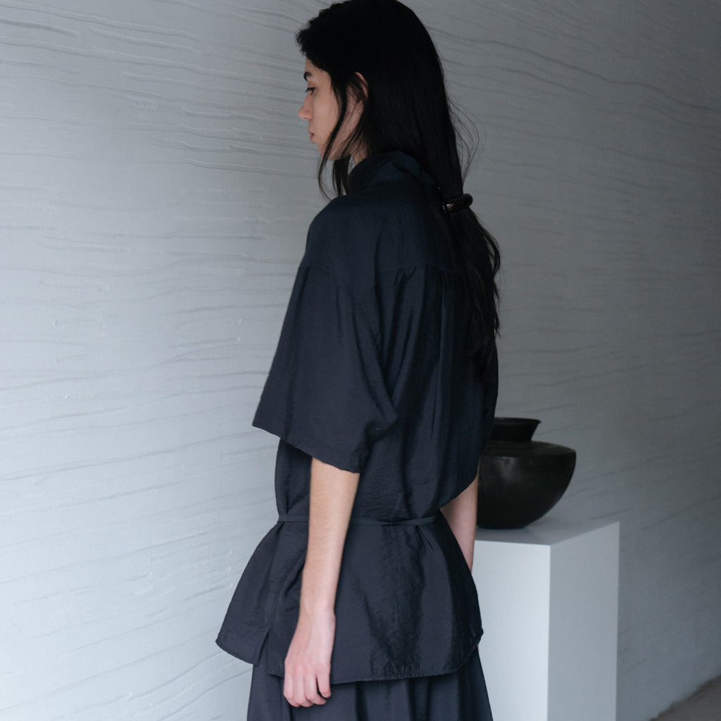 BLANKROOM.HER FOAM FLOW SHIRT_DEEP NAVY
