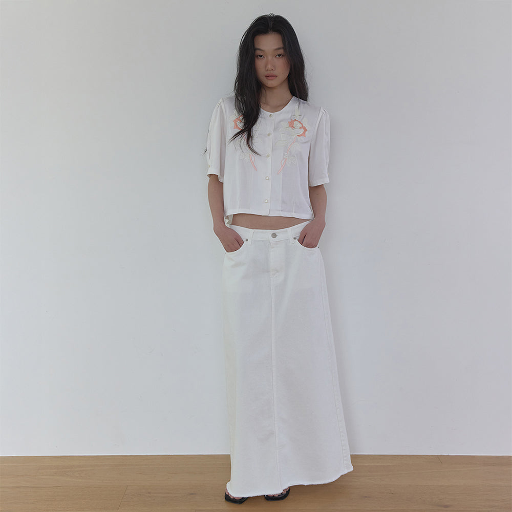 LONQUE FLORAL EMBROIDERY CROP BLOUSE (IVORY)