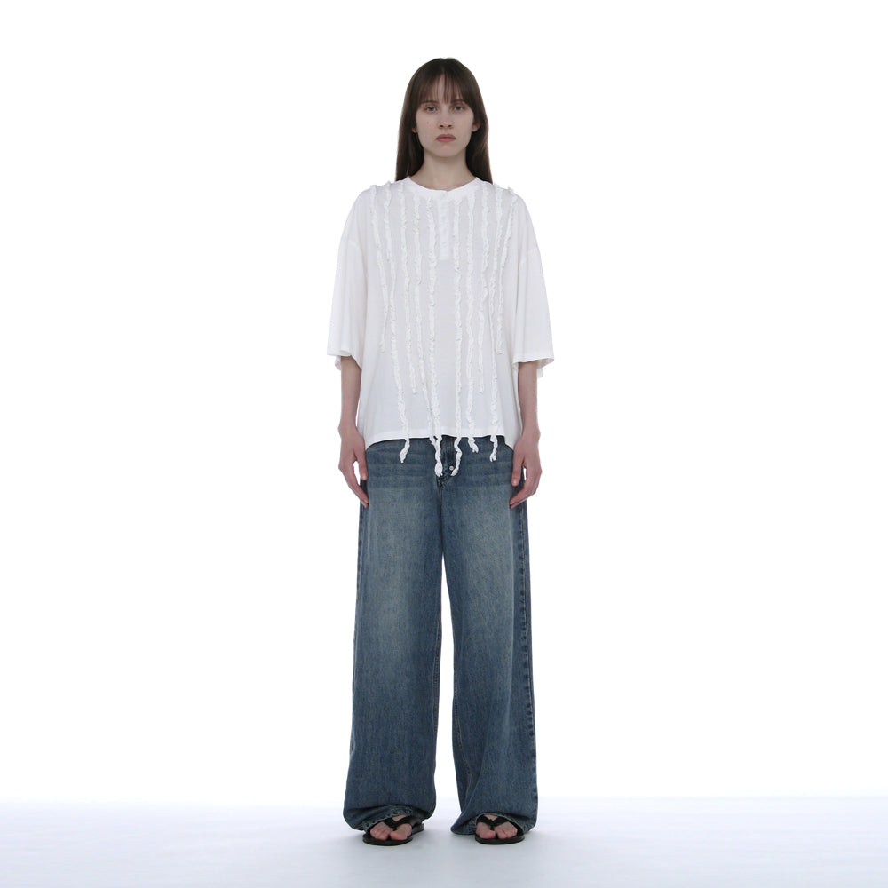 PARTIMENTO WOMEN FRILL TRIM HENLEY NECK TEE_WHITE