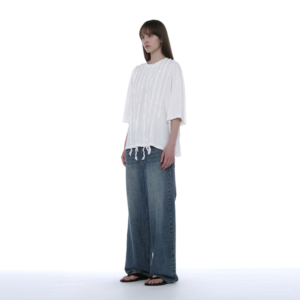 PARTIMENTO WOMEN FRILL TRIM HENLEY NECK TEE_WHITE