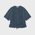 PARTIMENTO WOMEN FRILL TRIM HENLEY NECK TEE_BLUE GREY