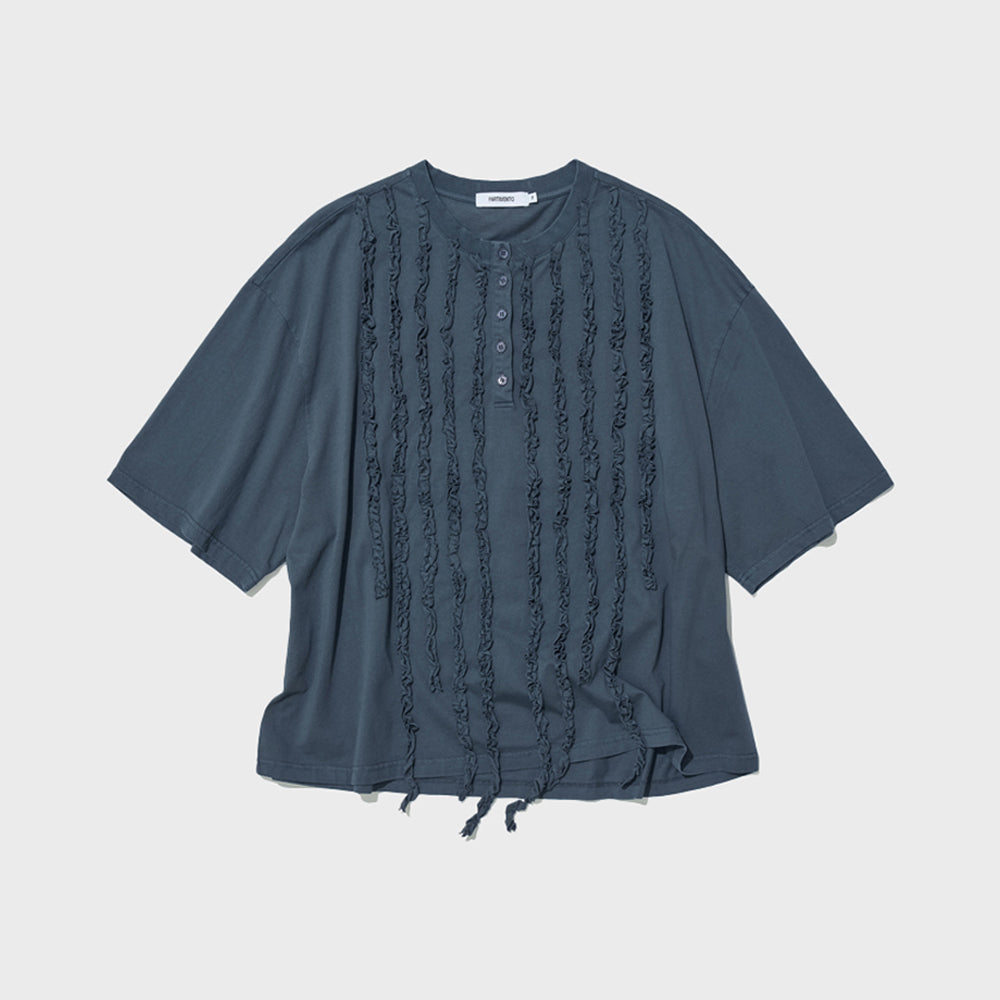 PARTIMENTO WOMEN FRILL TRIM HENLEY NECK TEE_BLUE GREY