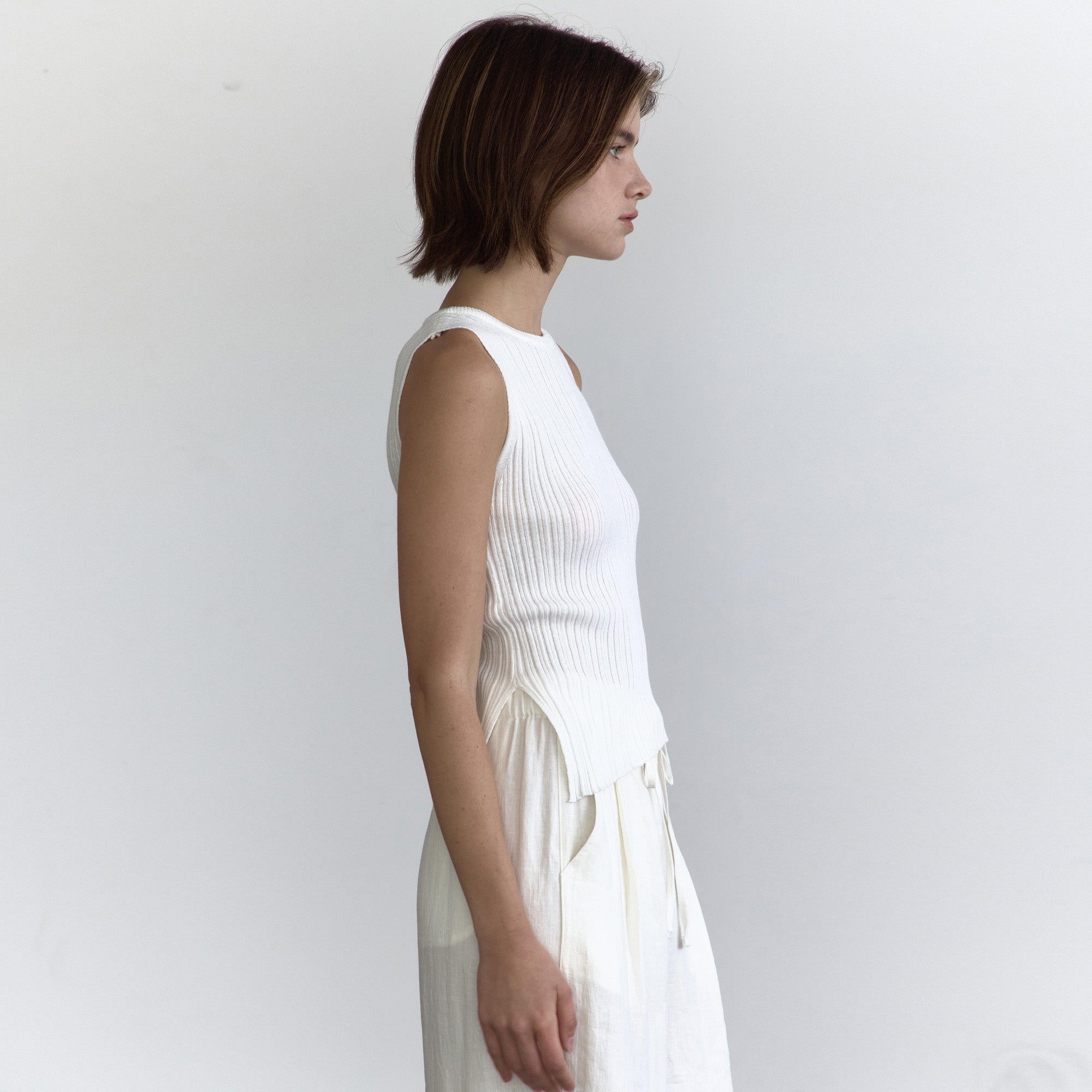 OVEOF [4] Diagonal Sleeveless Top_Ivory