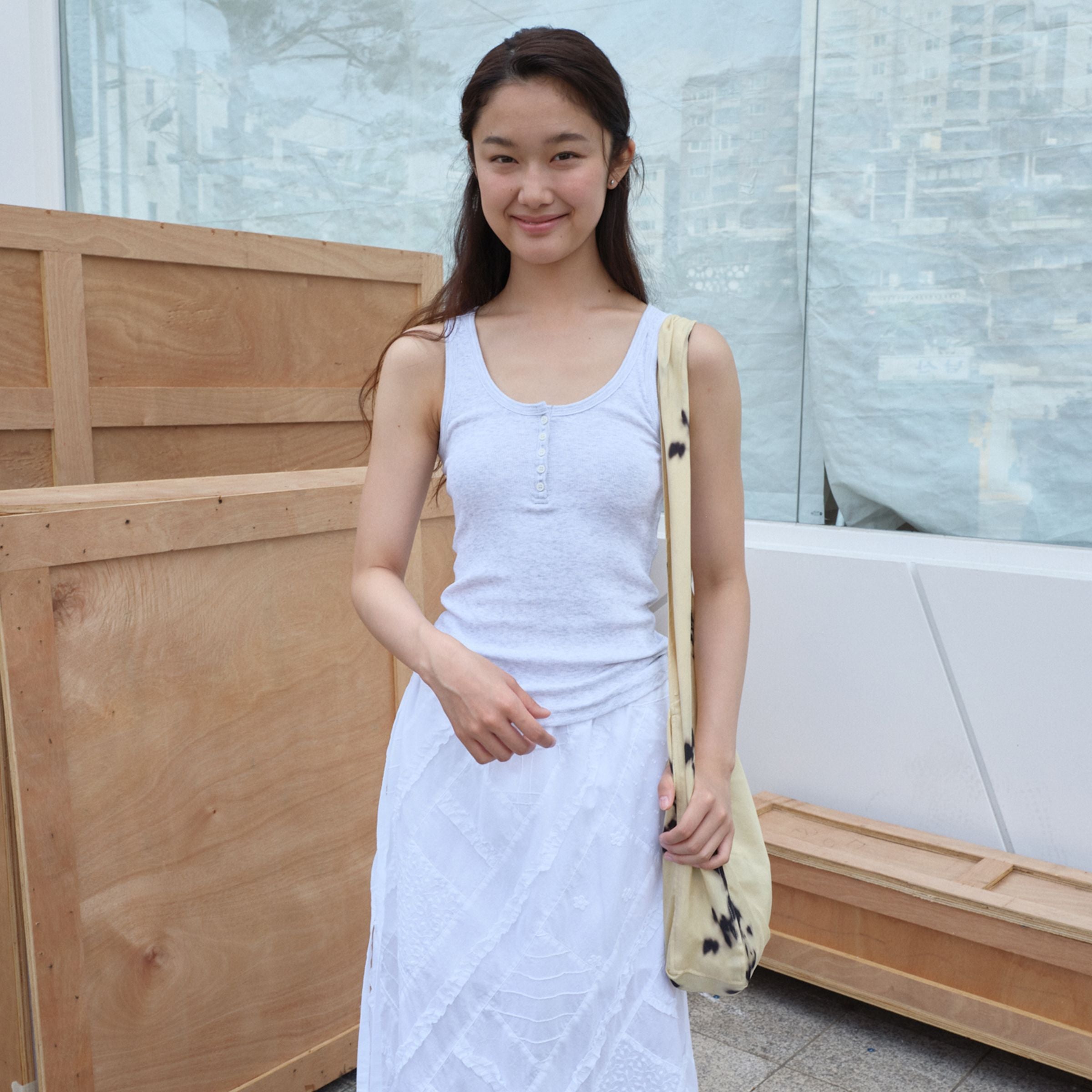 AREYOU SEOUL SLIM HENLEY SLEEVELESS TOP, WHITE MELANGE