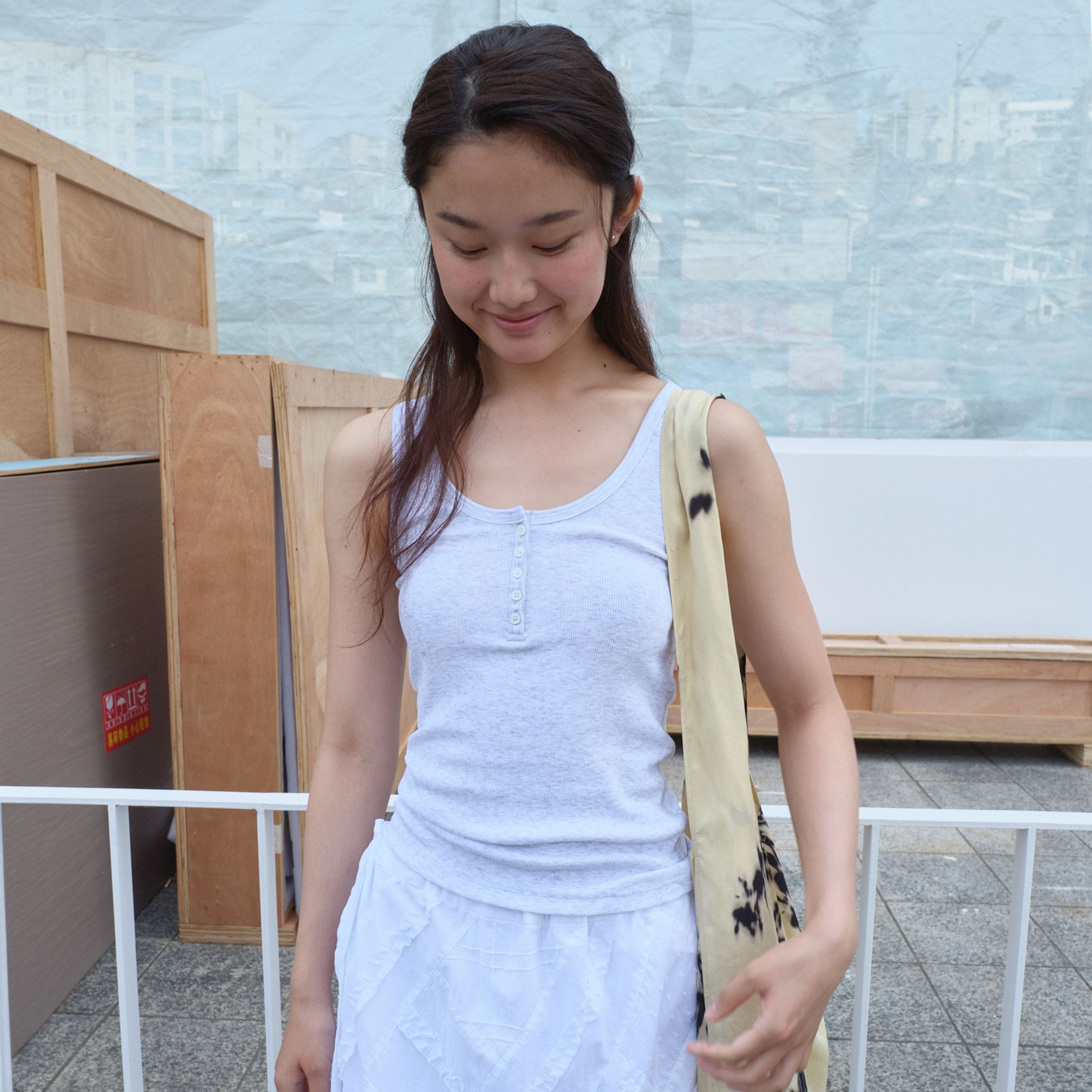 AREYOU SEOUL SLIM HENLEY SLEEVELESS TOP, WHITE MELANGE