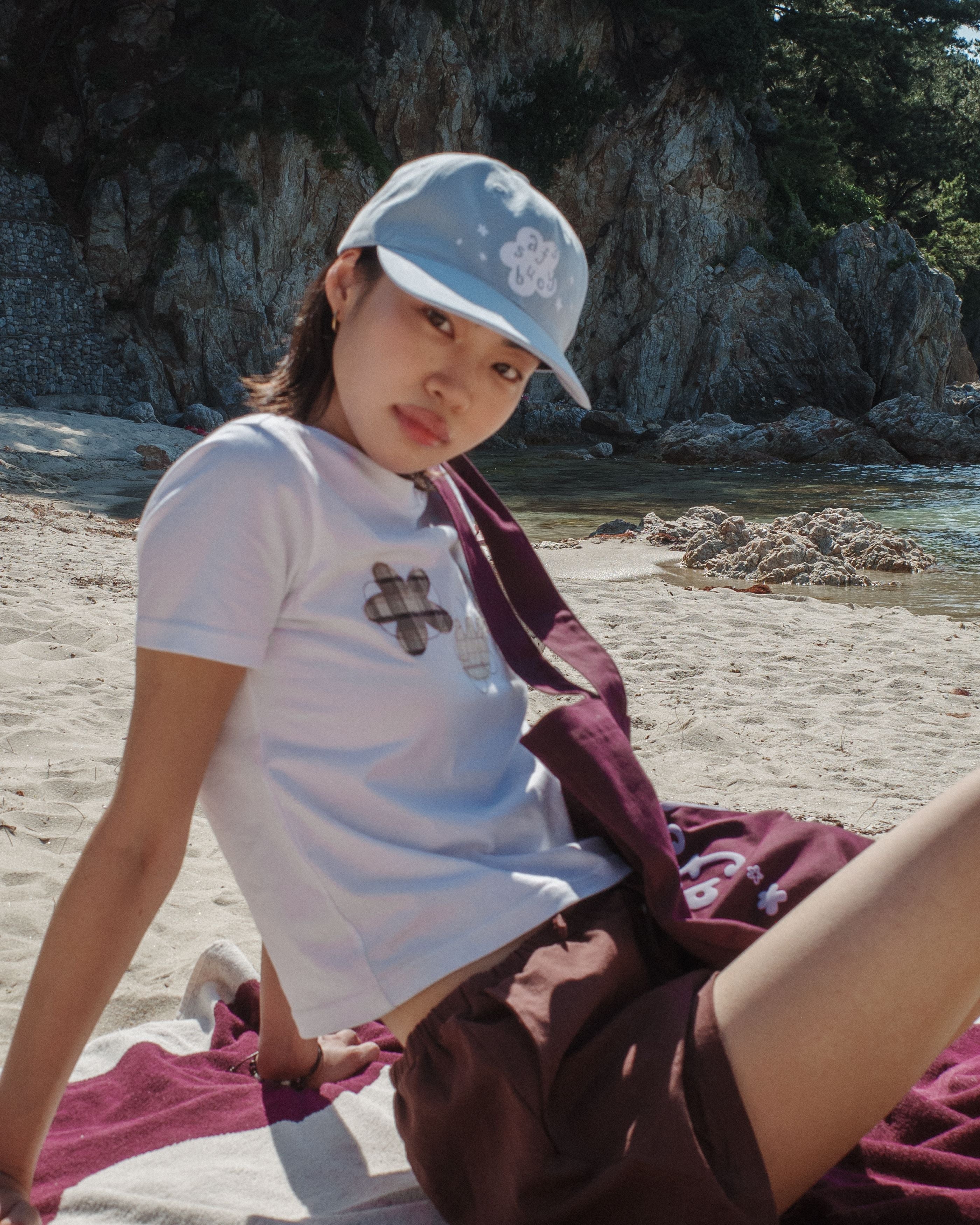 SAFARISPOT [Safarispot X Buoy] Flower Patch T-Shirt (White)