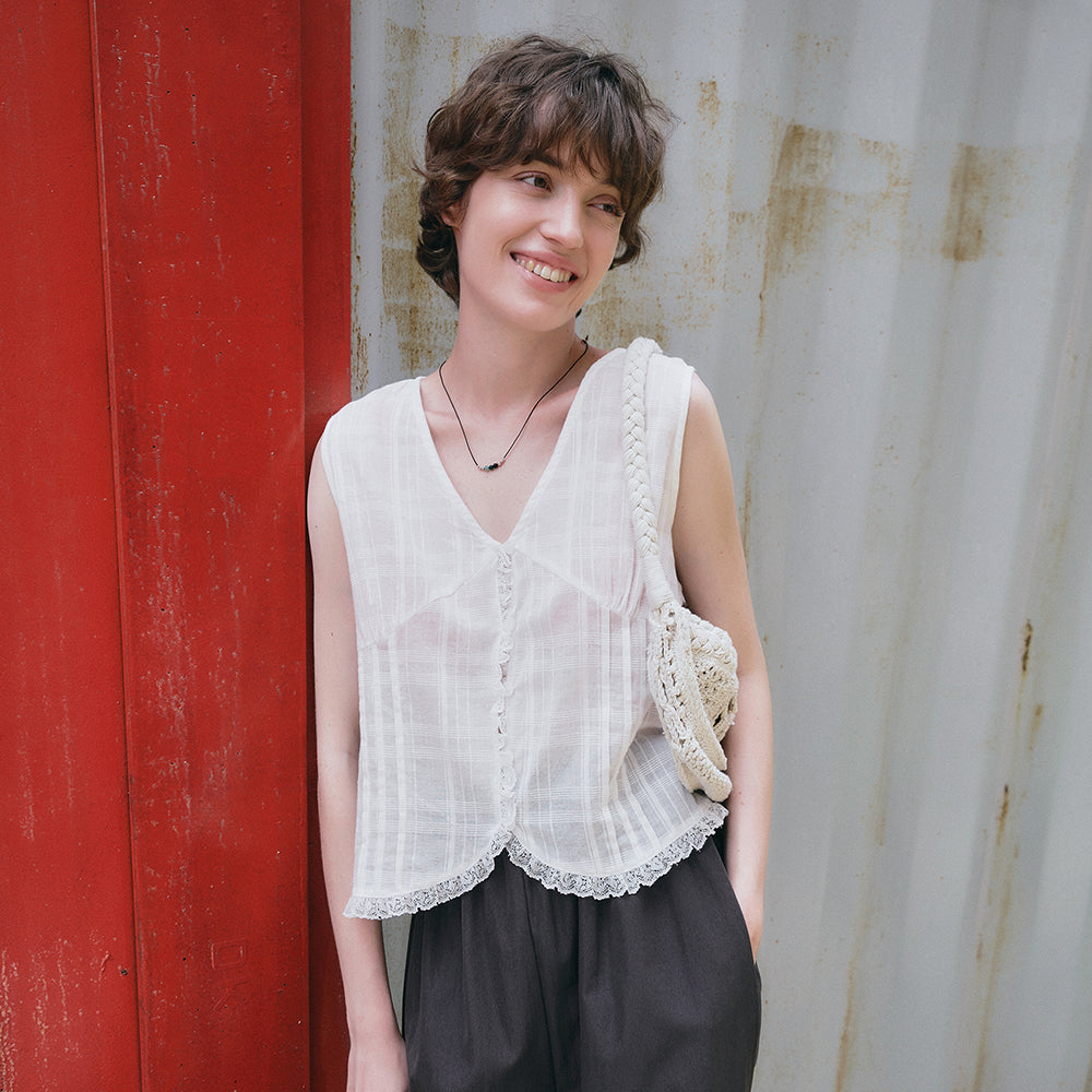 LOEIL Vintage check pintuck lace sleeveless blouse_Ivory