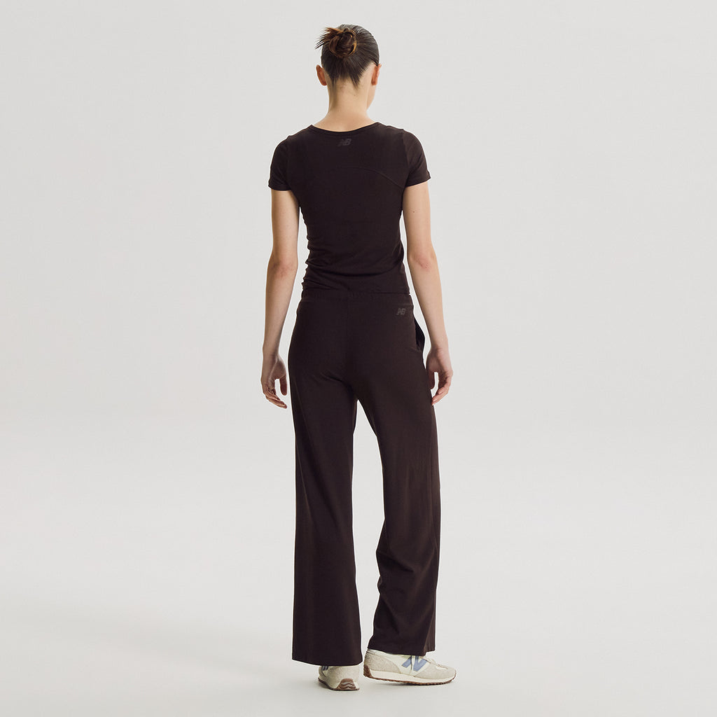 NEW BALANCE NBNEG3W122 / WOMEN NB-FLOWY Henry neck short sleeve t-shirt (BROWN)