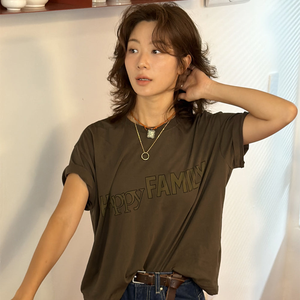 UNIVERSE GARMENT Happy Family Crop T-Shirt_BROWN