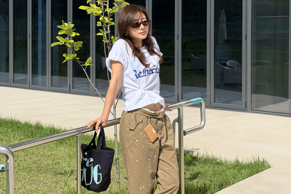 UNIVERSE GARMENT Happy Family Crop T-Shirt_BROWN