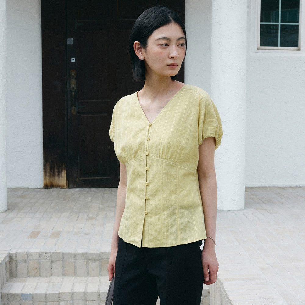 ON&ON Volume V-neck blouse NEW6MB622_2color
