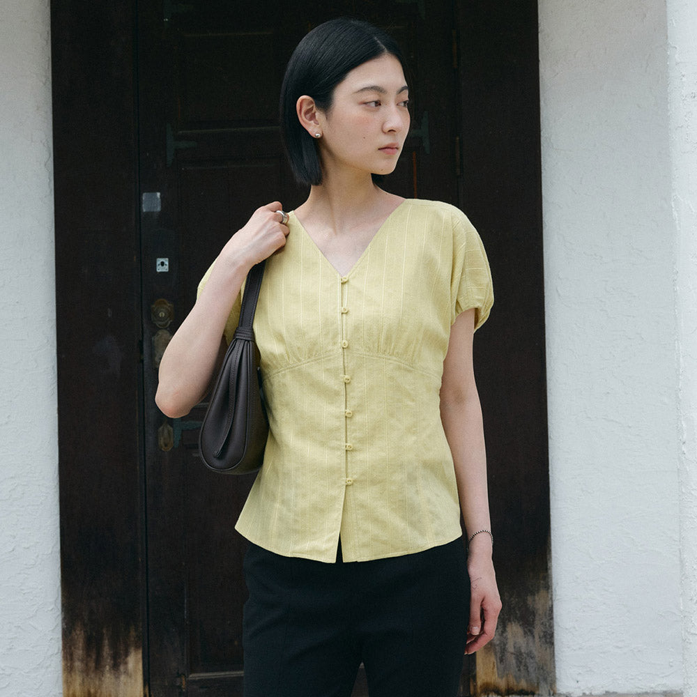 ON&ON Volume V-neck blouse NEW6MB622_2color