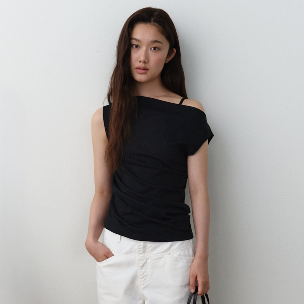 AREYOU SEOUL SIDE TUCK SLEEVELESS TOP, BLACK