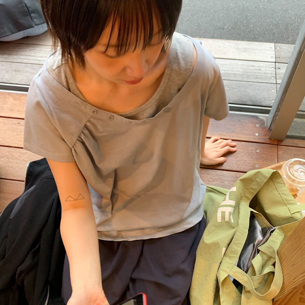 OHESHIO ONE-SHOULDER WRAP T-SHIRT, GRAY