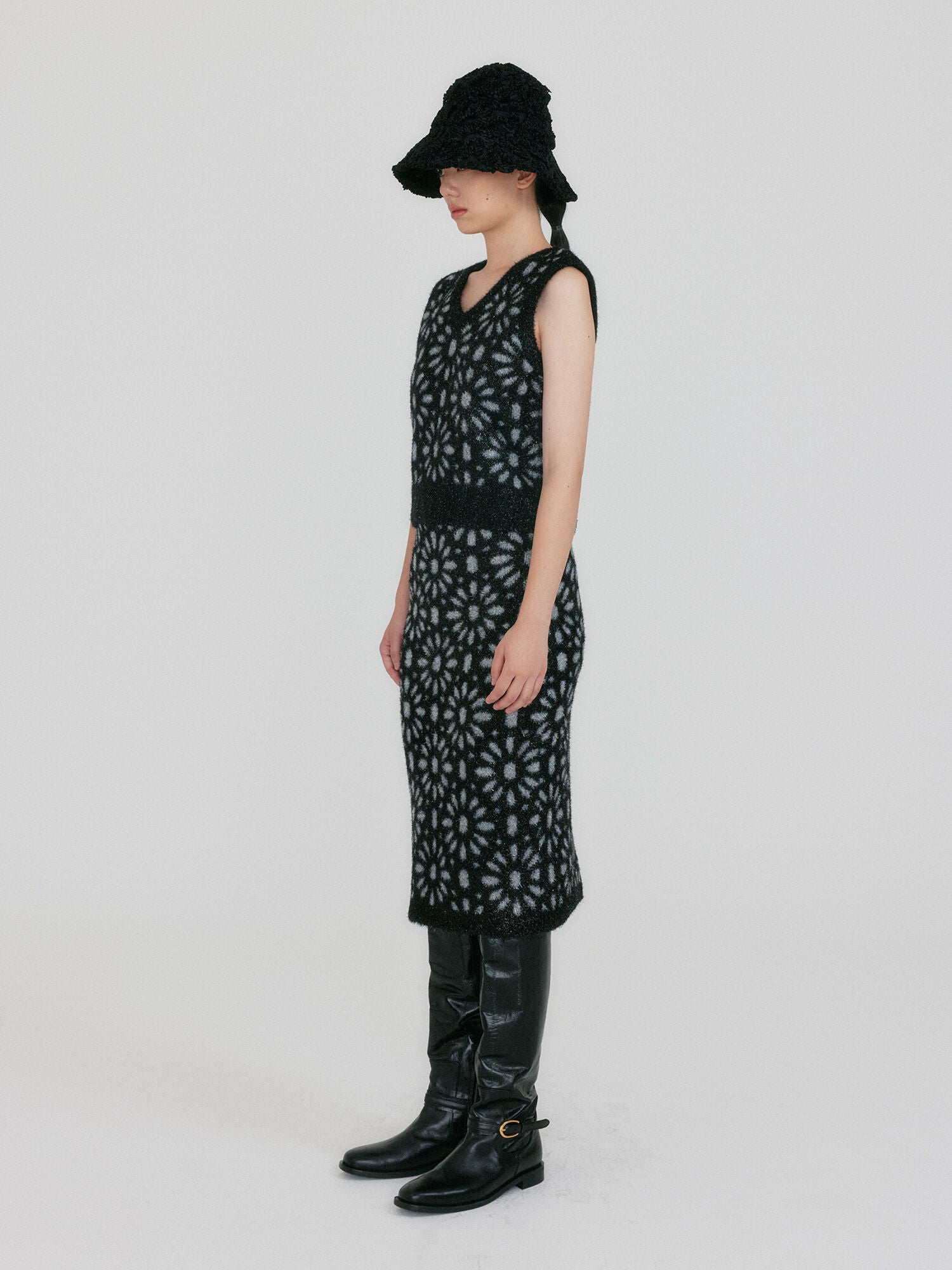 EENK ZITIN Flower Jacquard Knitted Skirt - Black