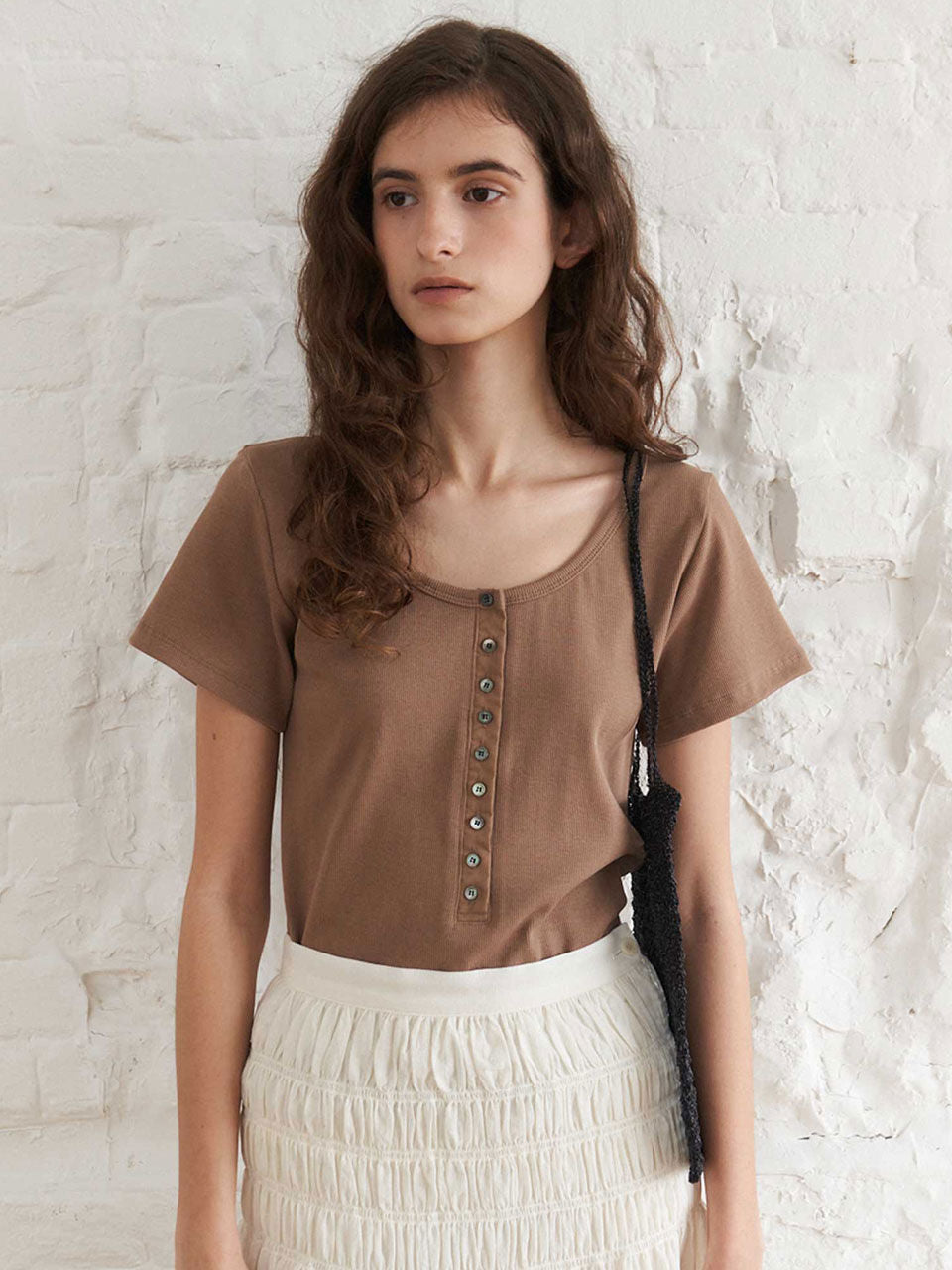 THE RYE U-Neck Button T-Shirt(Beige)