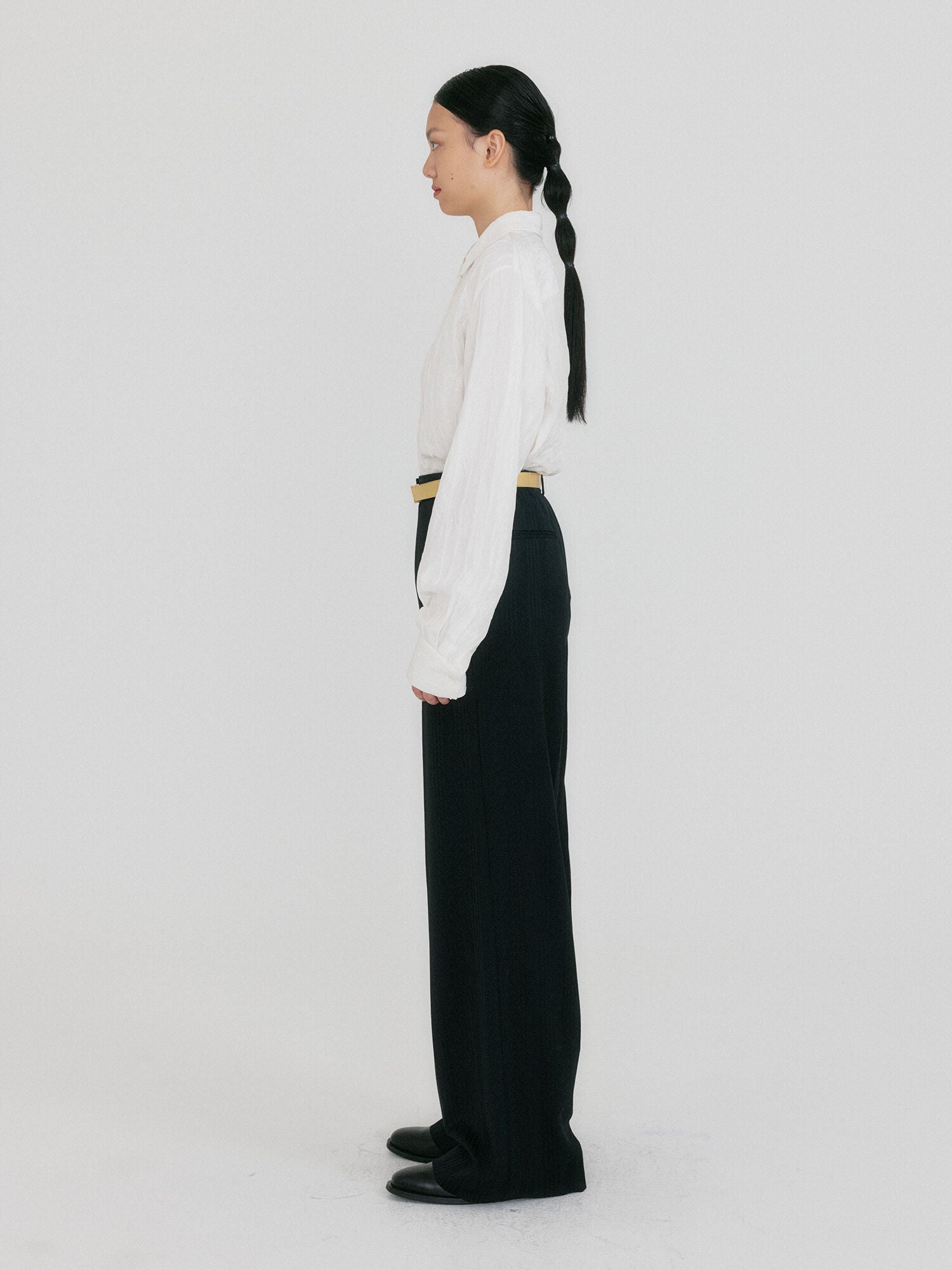 EENK ZIRYNA Classic Shirt with Brooch - White