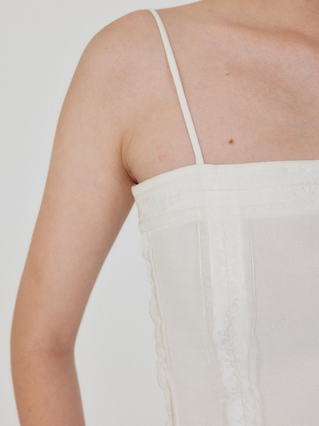 EENK ZENNY Fitted Sleeveless Top - Ivory