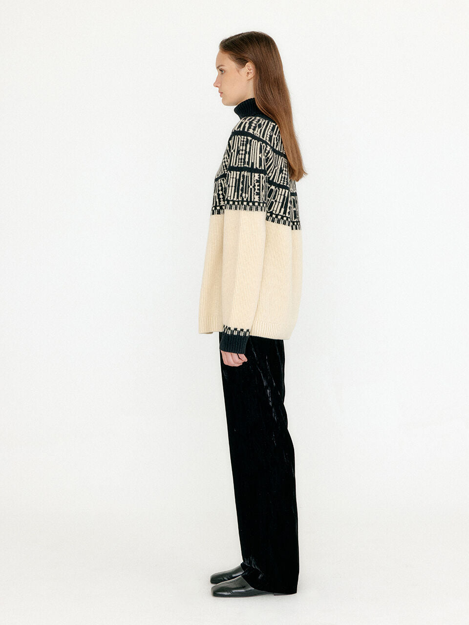 EENK EENK VIBBLE Paneled Lettering Jacquard Pullover - Beige/Black