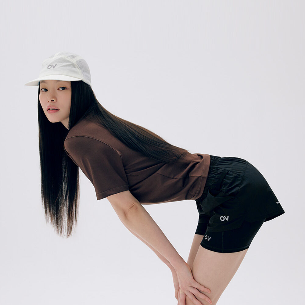 OUTDOOR VOICES Technol-OV OV STRETCH LOGO TEE (BROWN)