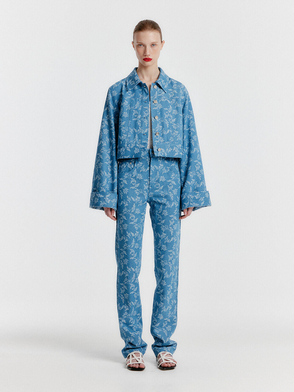 EENK YINI Cropped Denim Jacket - Blue