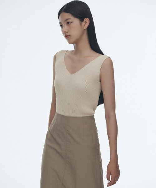 MUSINSA STANDARD WOMAN MUSINSA STANDARD WOMAN Women's Ribbed V-Neck Knit Sleeveless Top [Light Beige]