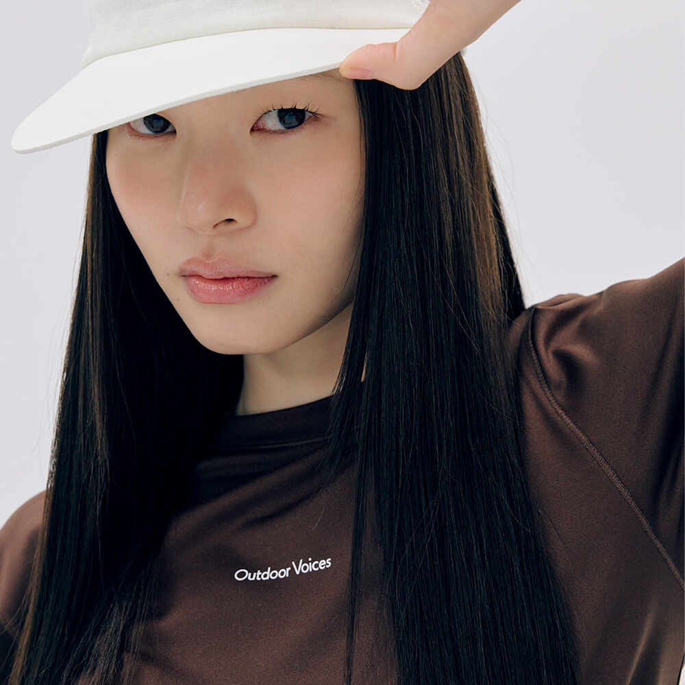 OUTDOOR VOICES Technol-OV OV STRETCH LOGO TEE (BROWN)