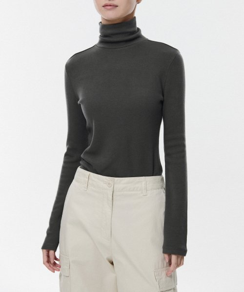 MUSINSA STANDARD WOMAN MUSINSA STANDARD WOMAN T-Shirt Slim Turtle Neck Dark Gray