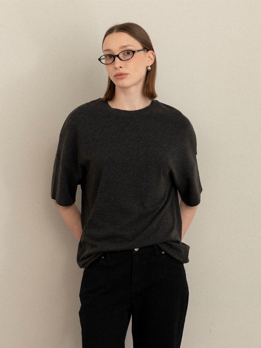 GLOWNY G COZY BOX TEE (CHARCOAL)