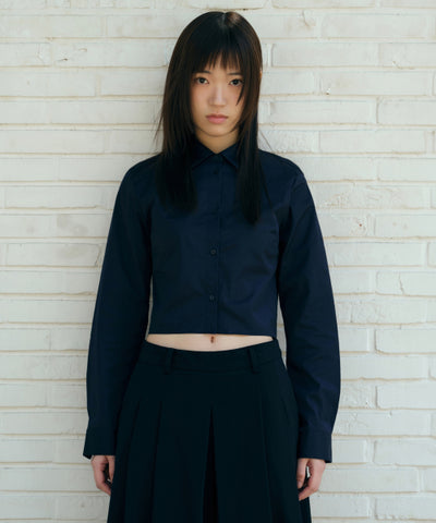MUSINSA STANDARD WOMAN Slim Fit Crop Shirt (Dark Navy)