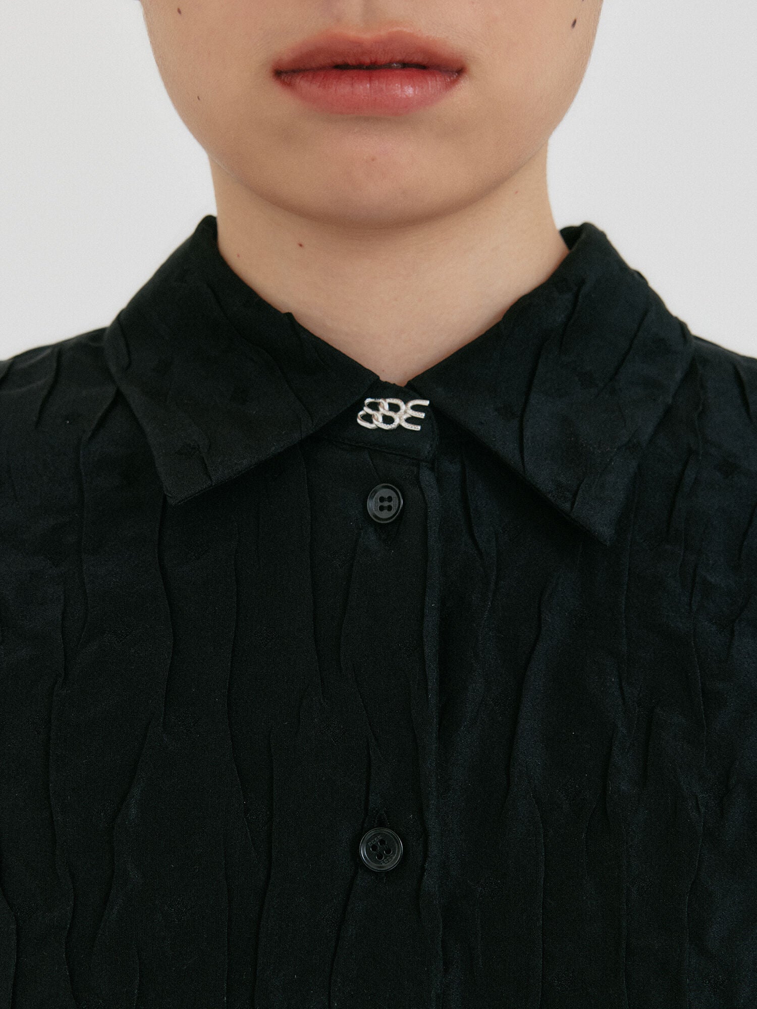 EENK ZIRYNA Classic Shirt with Brooch - Black