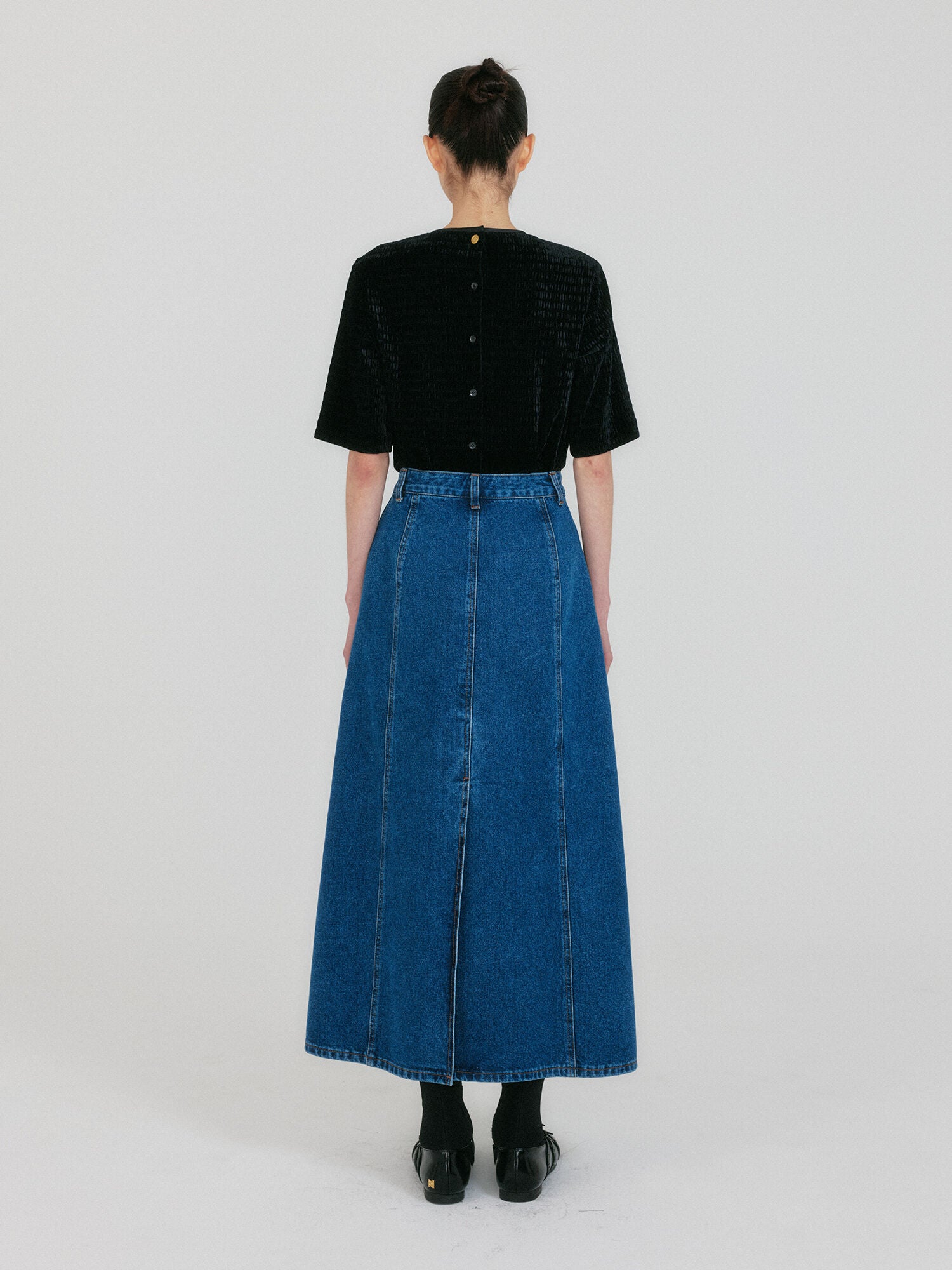EENK ZANN Back-Button Top - Black
