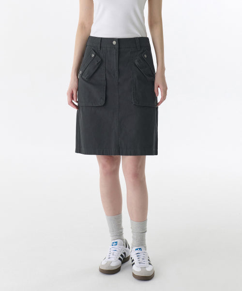 MUSINSA STANDARD WOMAN MUSINSA STANDARD WOMAN Cargo Knee Length Skirt (Dark Gray)