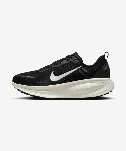 NIKE Nike Vomero 18 Shoes - Black: Coconut Milk: Light Iron Or: Summit White