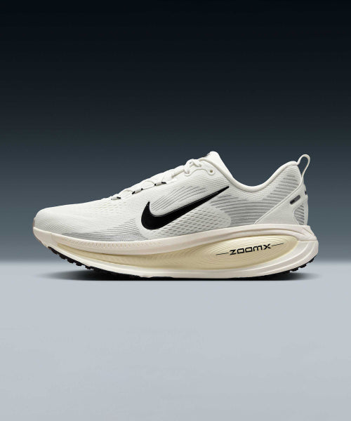 NIKE Nike Vomero 18 M - Summit White: Coconut Milk: Black