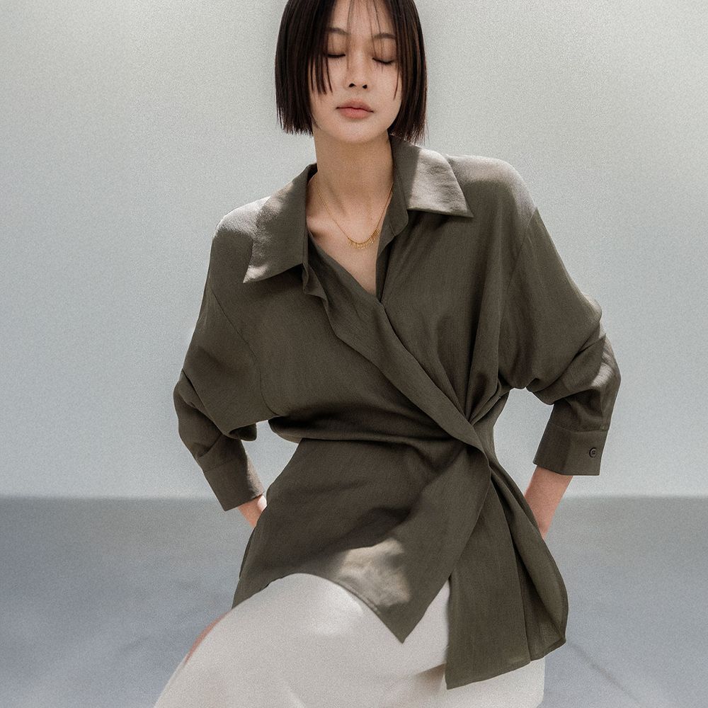 MEMUA Sfumato Uncovered Blouse (Khaki)