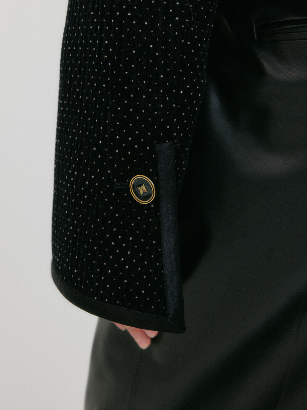 EENK ZEM Short Jacket - Black