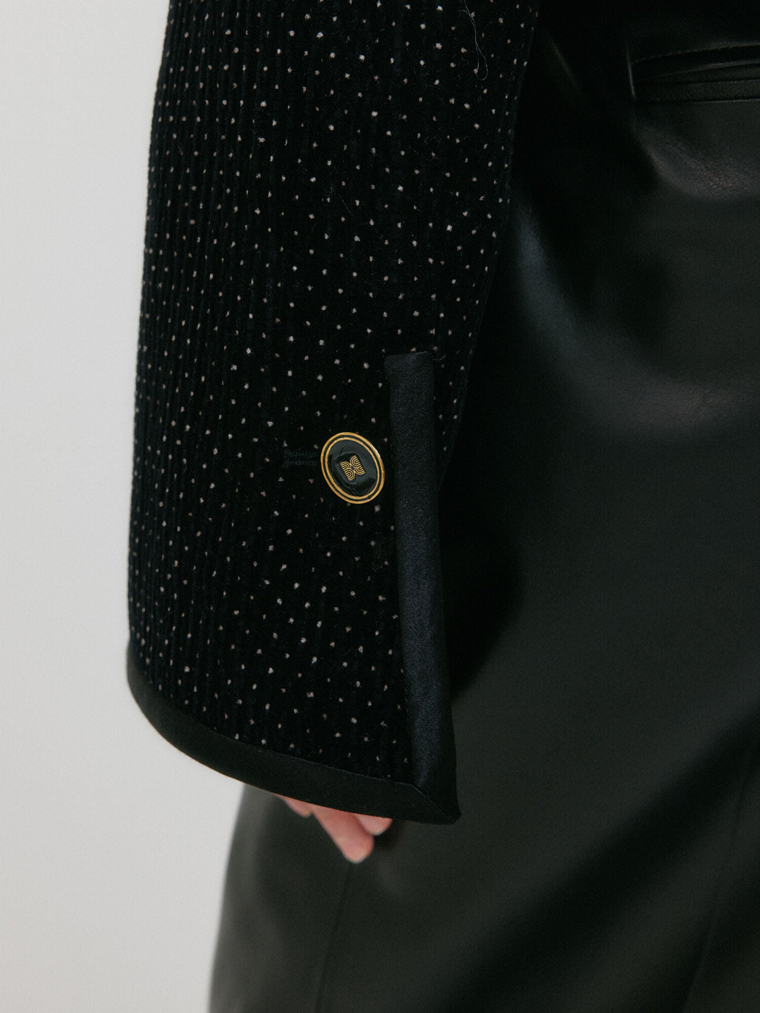 EENK ZEM Short Jacket - Black
